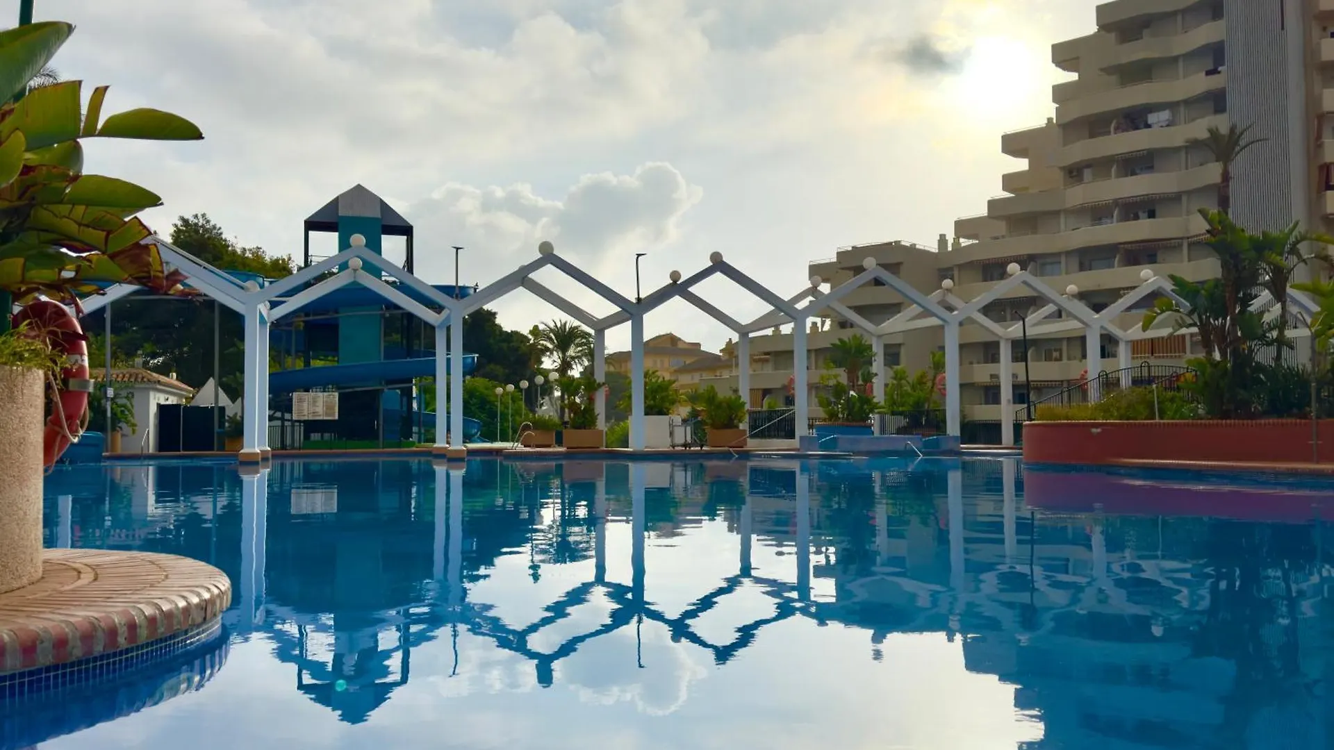 Apartamento Vistas Al Mar Y Piscina Benalmadena